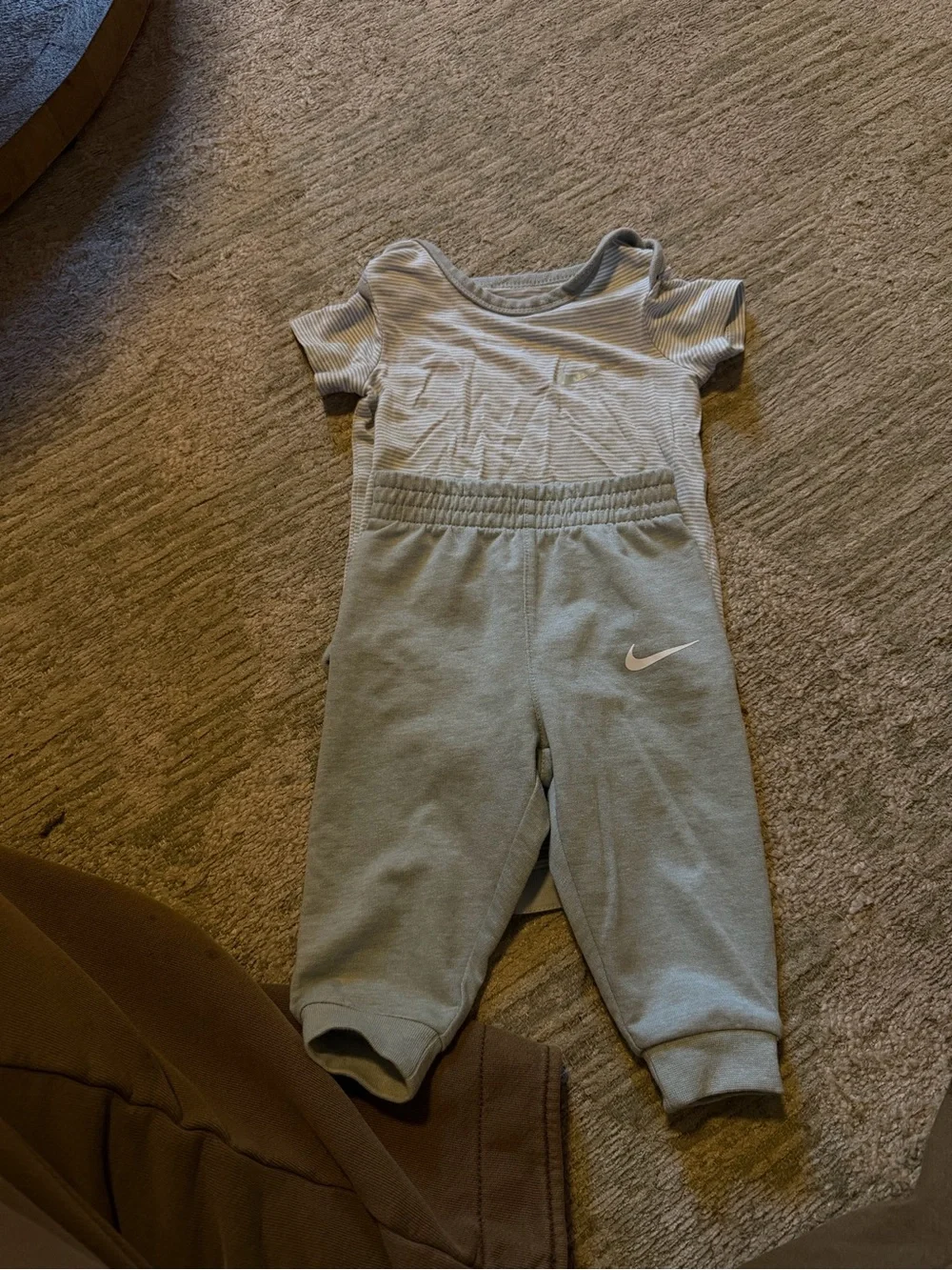 BABY NIKE SET - Picture 3 of 9
